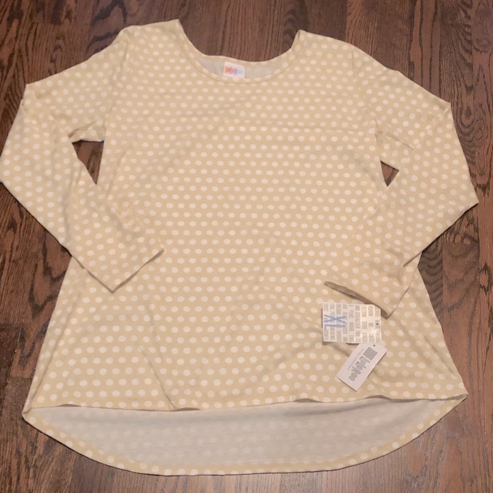NWT Lularoe Lynnae Top
